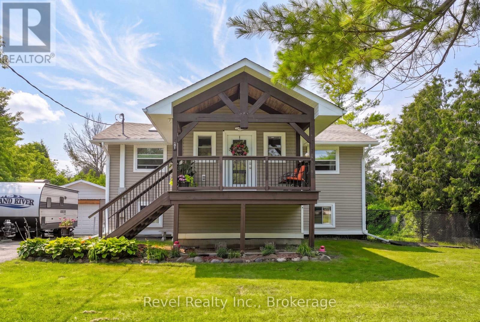 81 QUEEN STREET S - 4