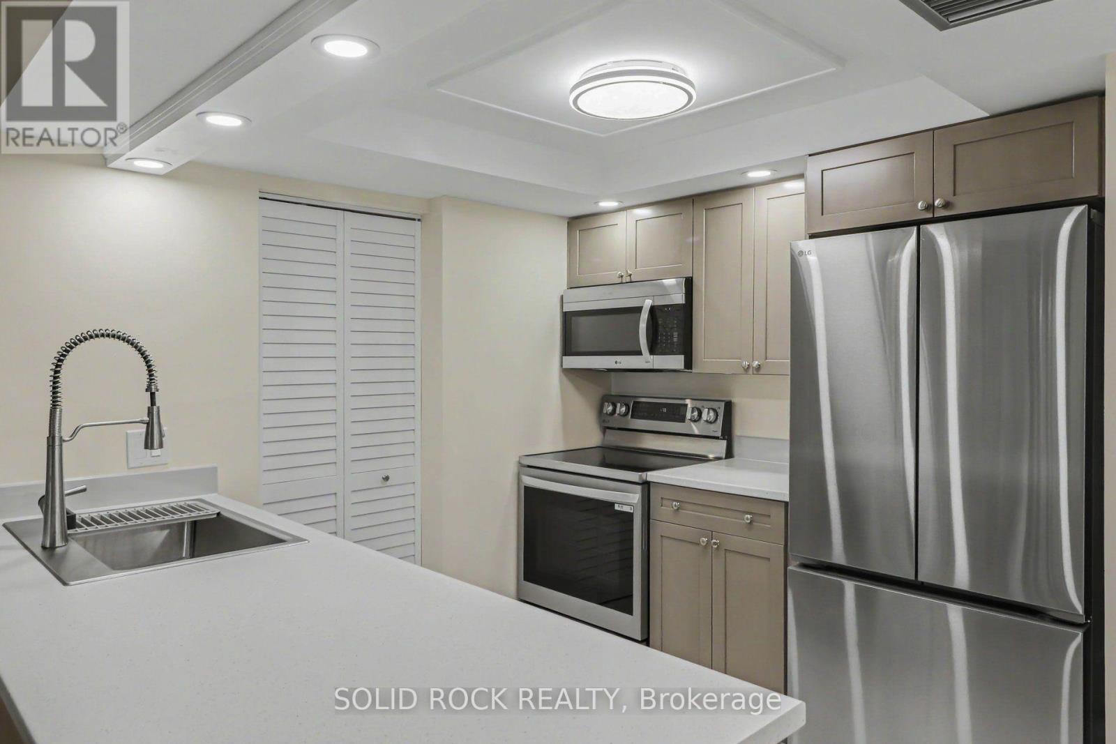 #303 30 CHARLEVOIX STREET - 10