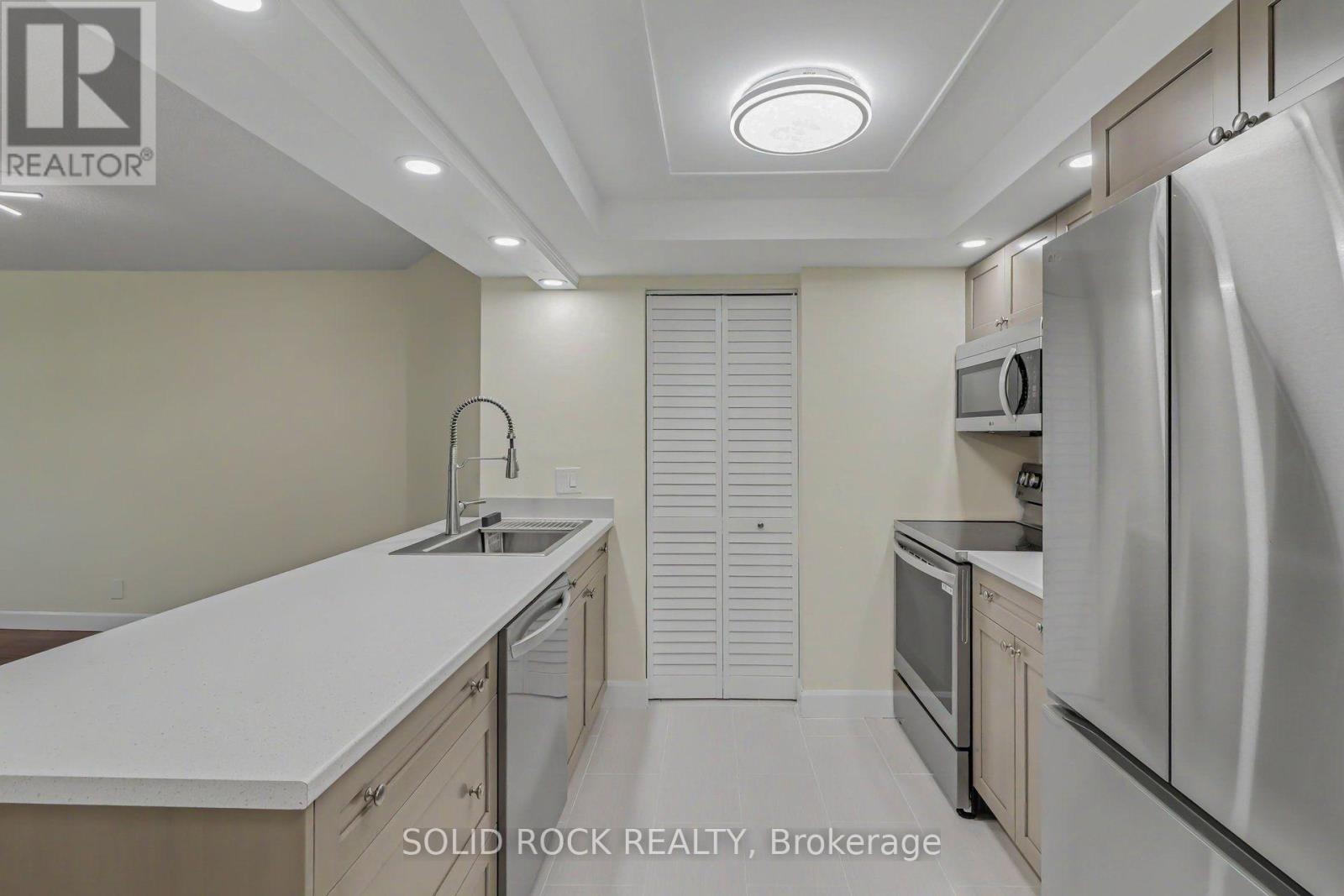 #303 30 CHARLEVOIX STREET - 11