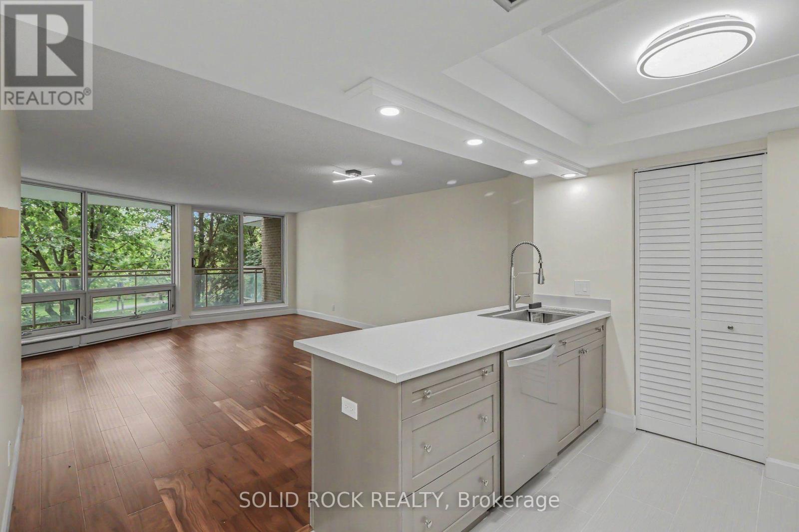 #303 30 CHARLEVOIX STREET - 12