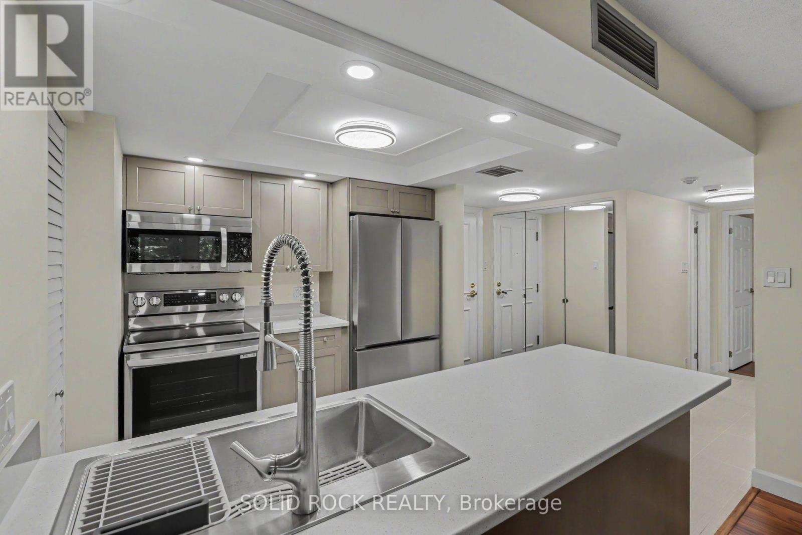 #303 30 CHARLEVOIX STREET - 13