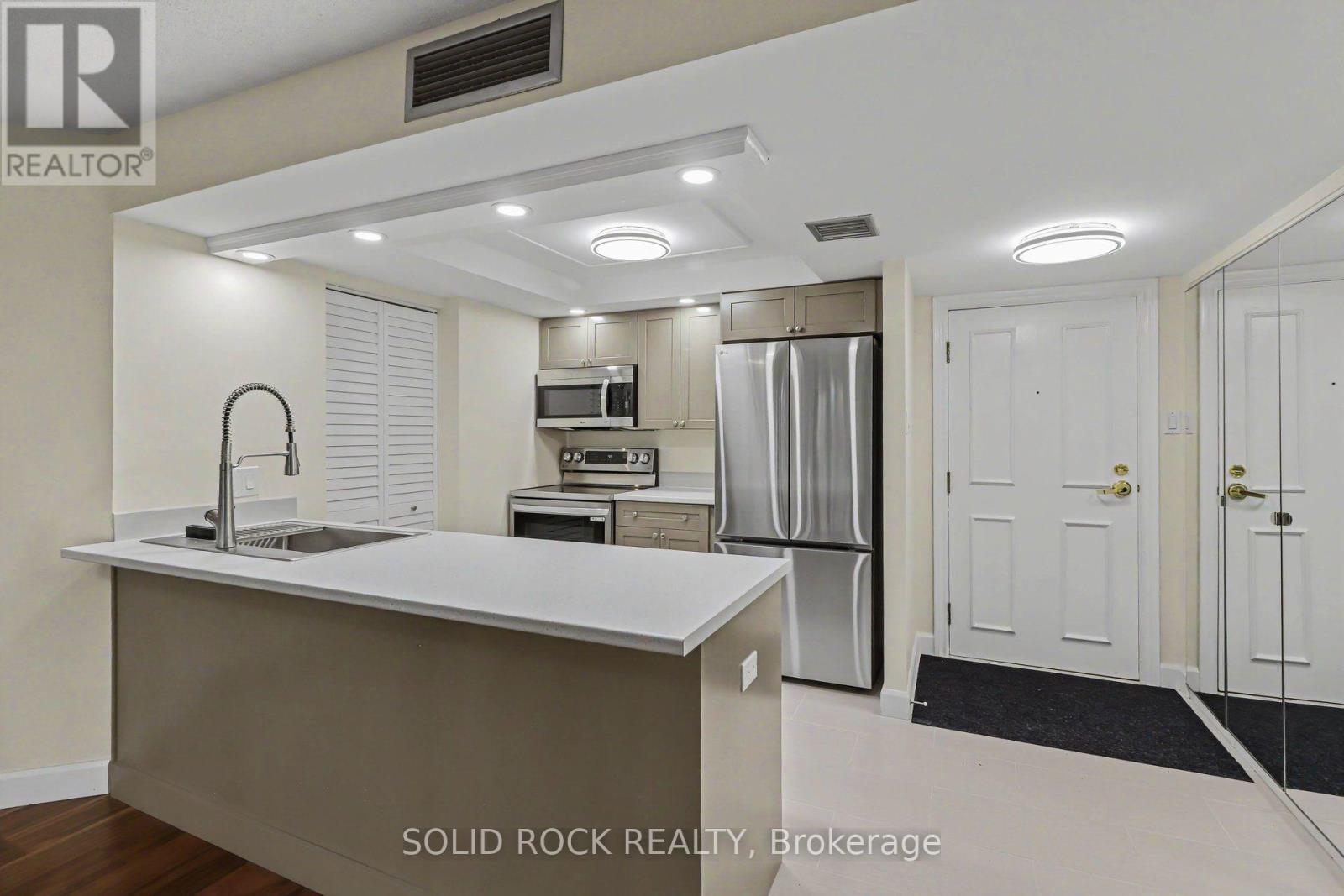 #303 30 CHARLEVOIX STREET - 9