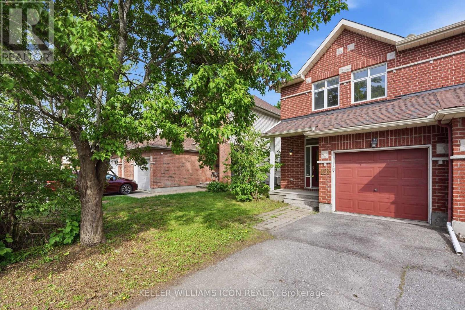 121 THORNBURY CRESCENT - 1