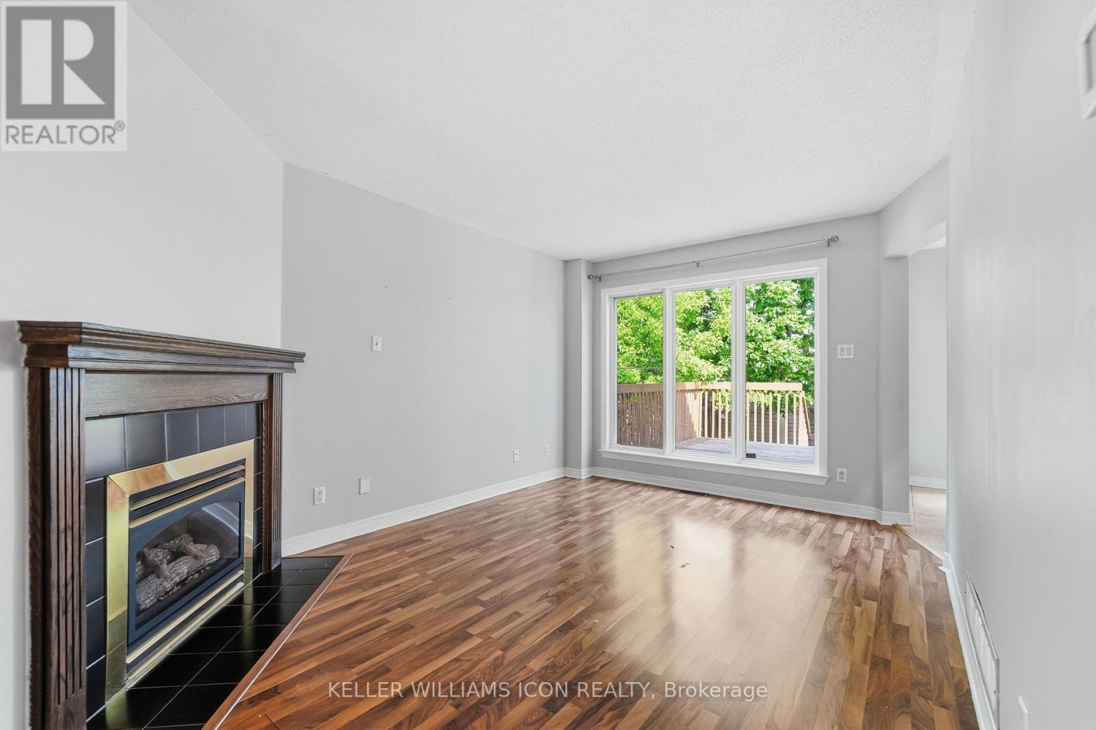 121 THORNBURY CRESCENT - 11