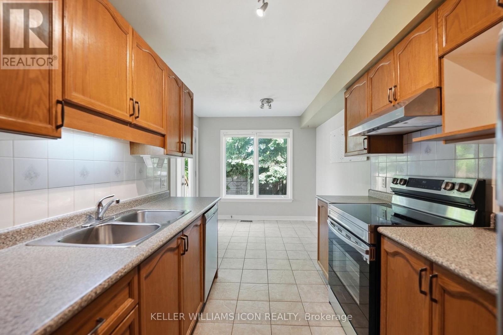 121 THORNBURY CRESCENT - 14