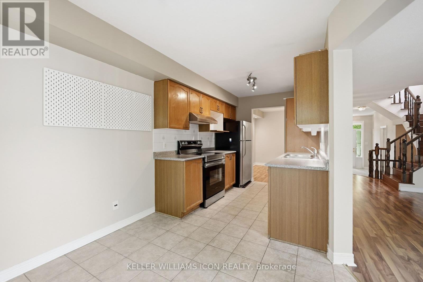121 THORNBURY CRESCENT - 16