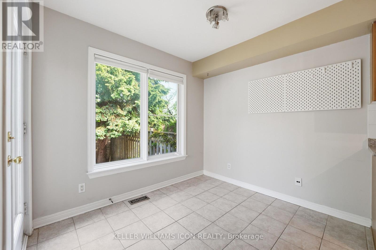 121 THORNBURY CRESCENT - 17