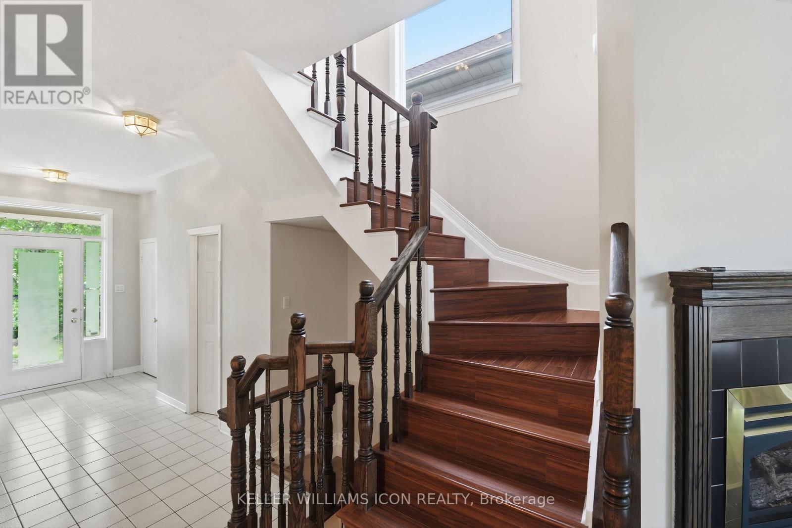 121 THORNBURY CRESCENT - 19