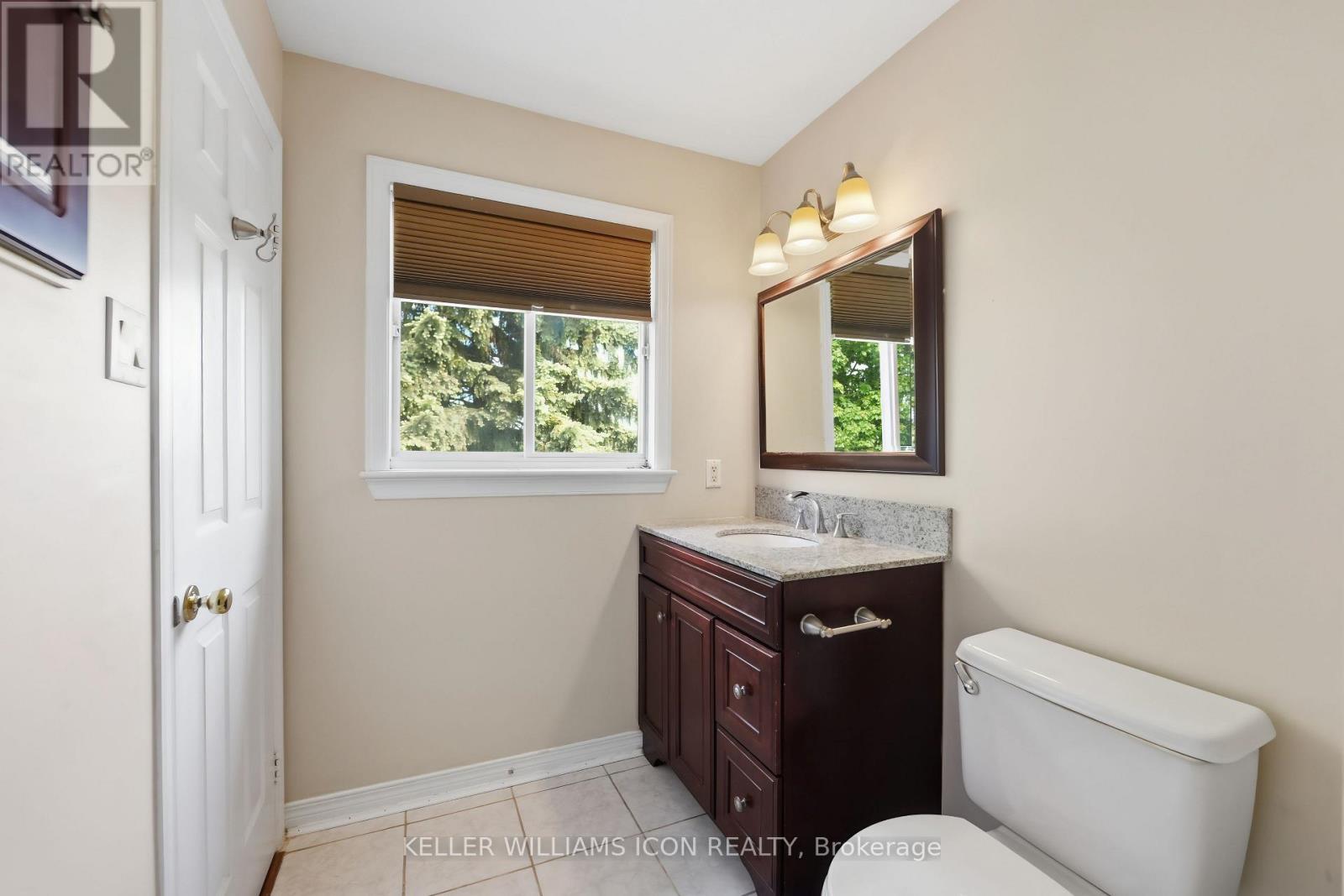 121 THORNBURY CRESCENT - 25
