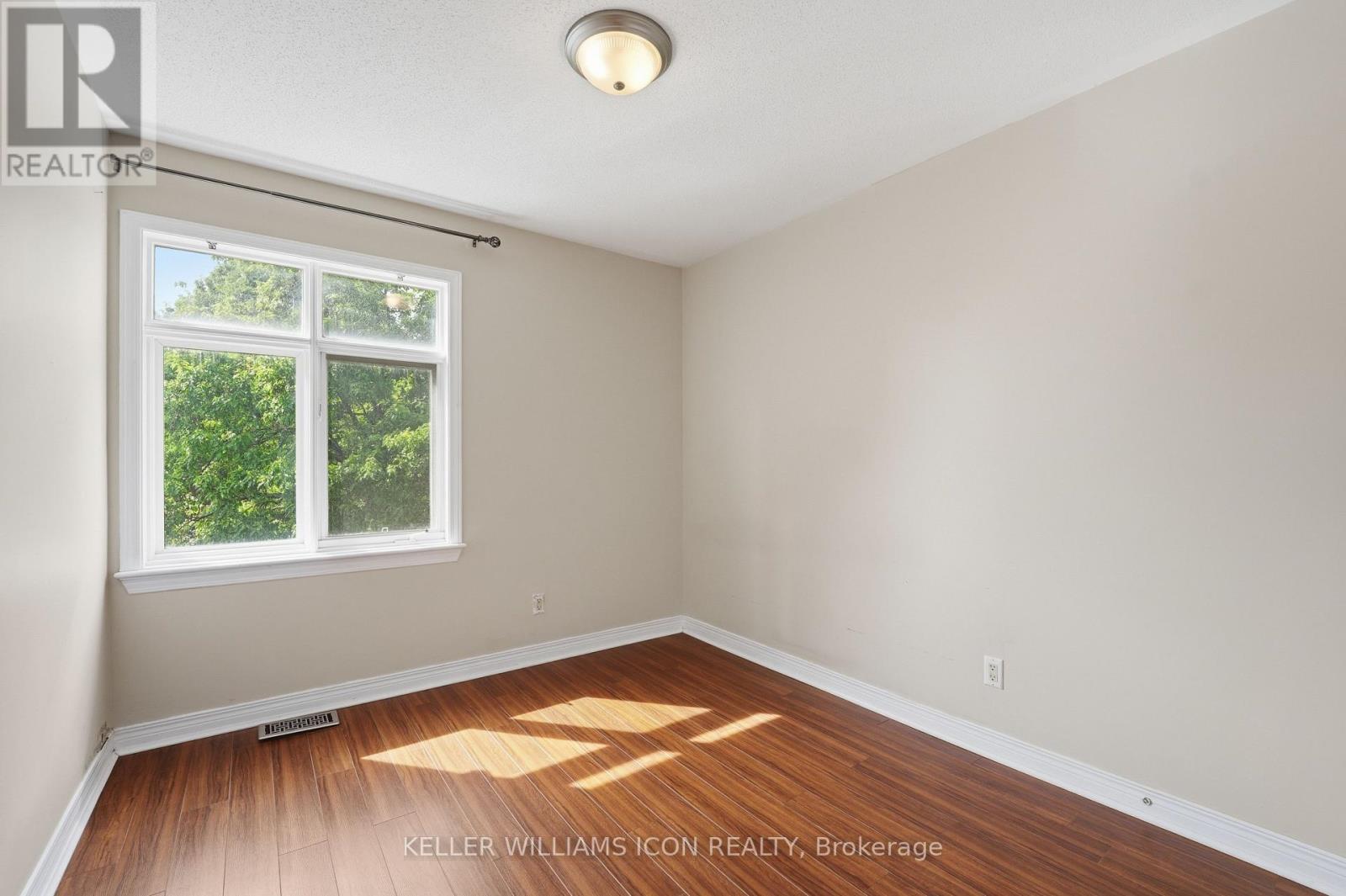 121 THORNBURY CRESCENT - Image 27