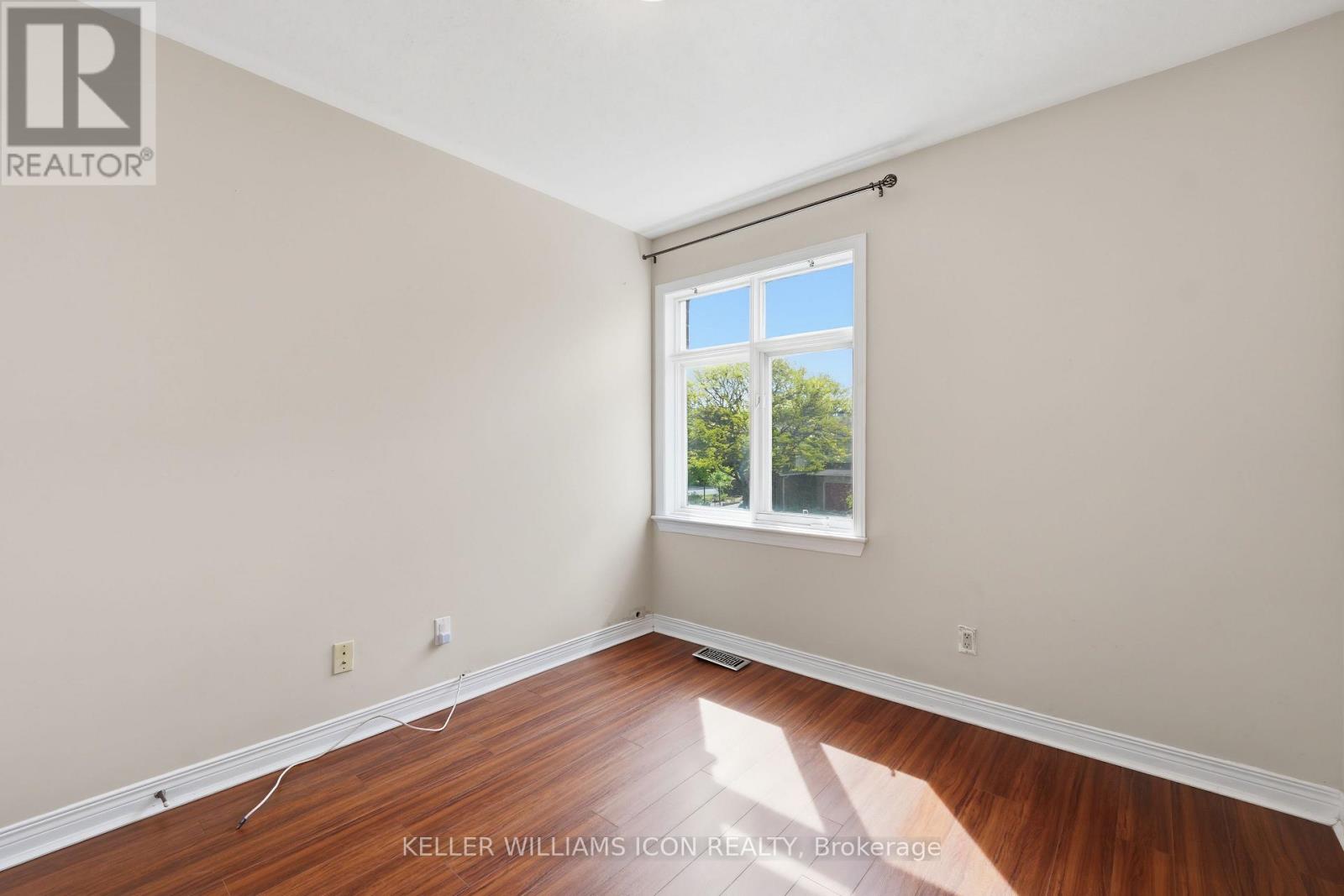 121 THORNBURY CRESCENT - 29