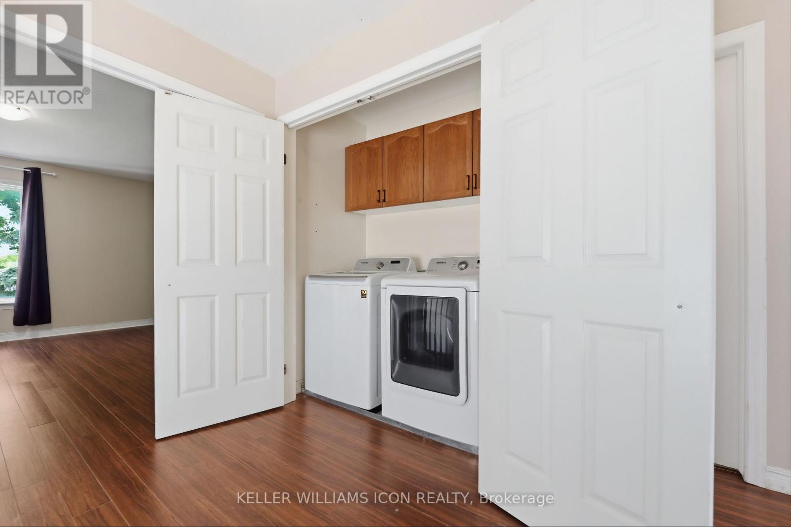 121 THORNBURY CRESCENT - 32