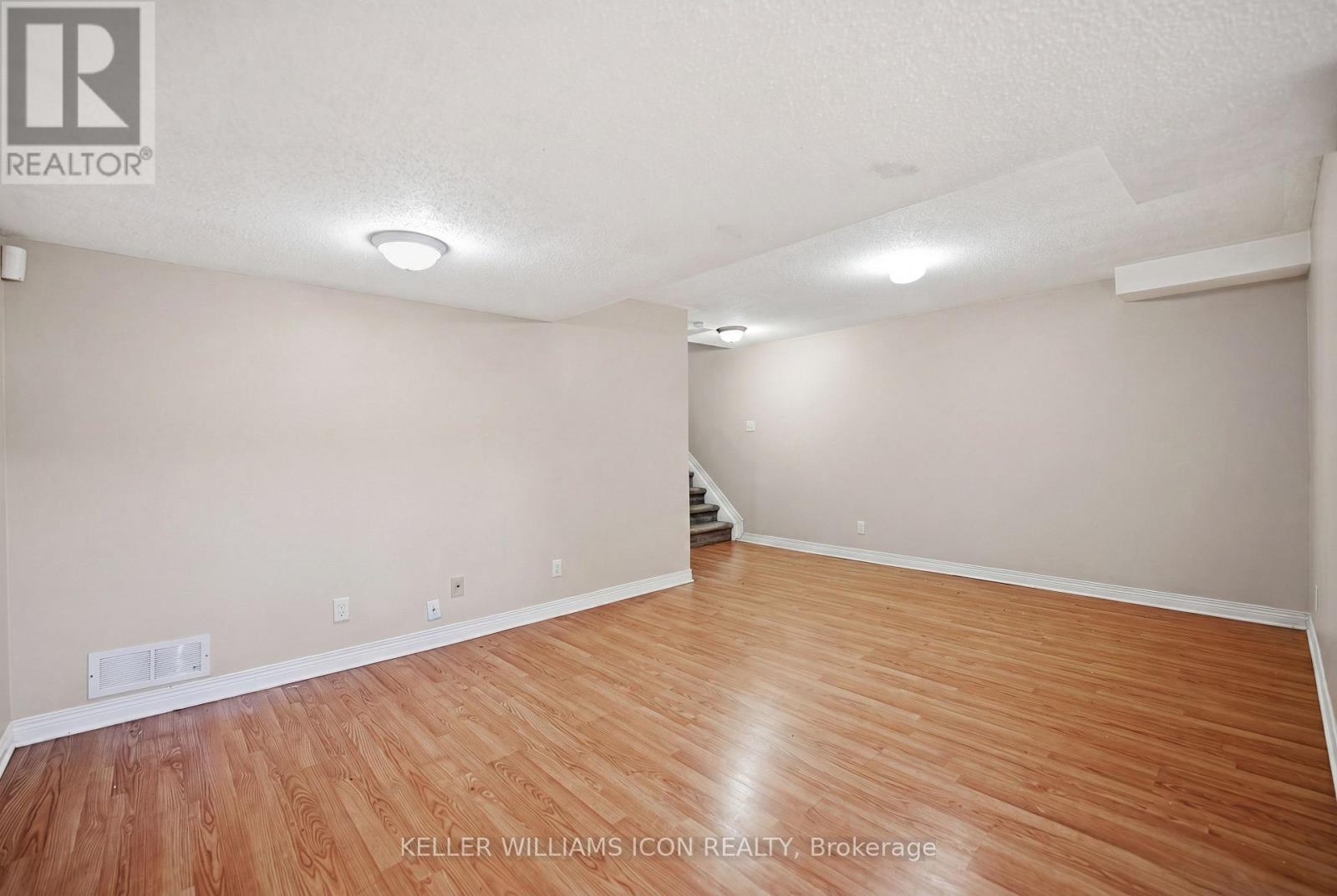 121 THORNBURY CRESCENT - Image 36