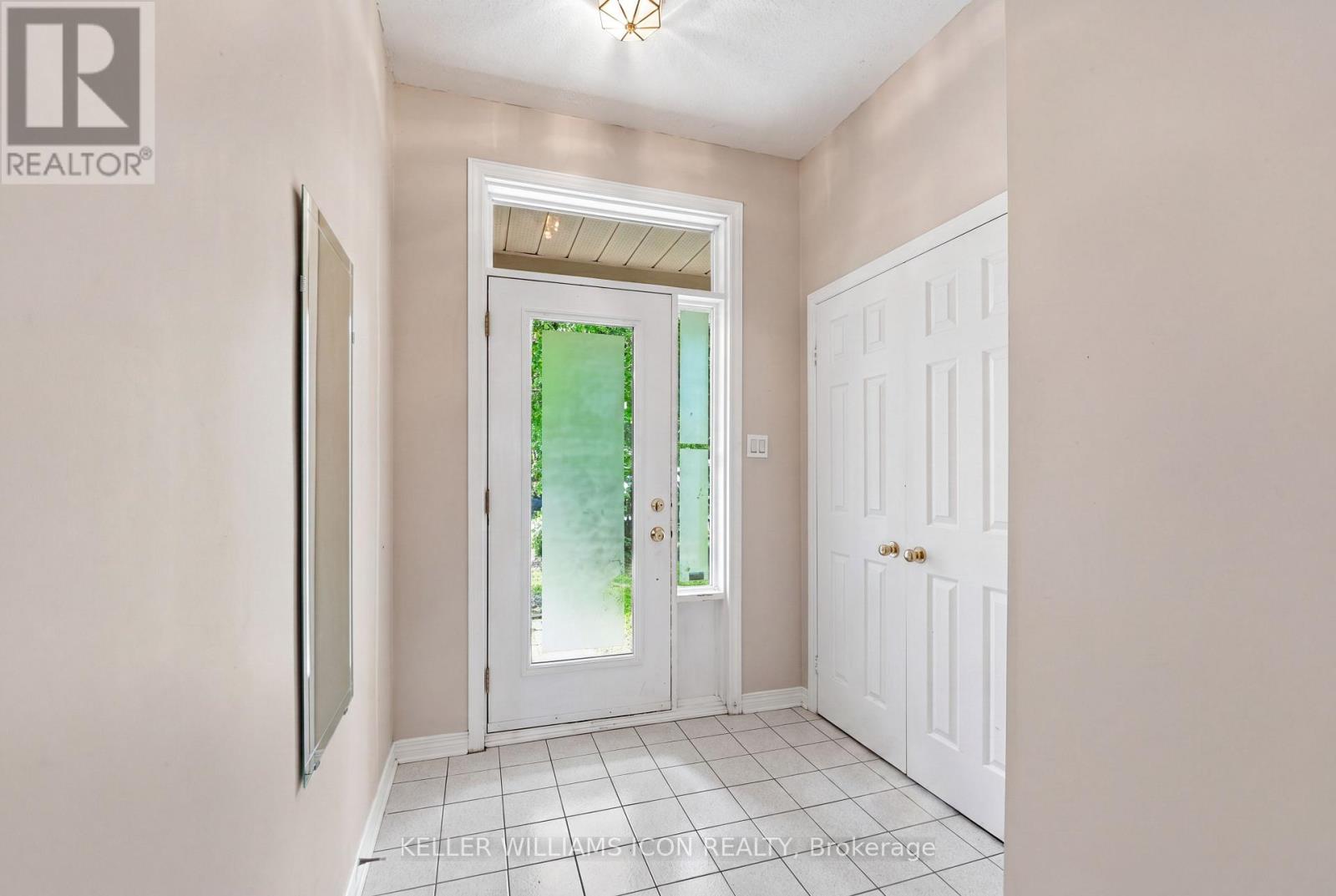 121 THORNBURY CRESCENT - 4