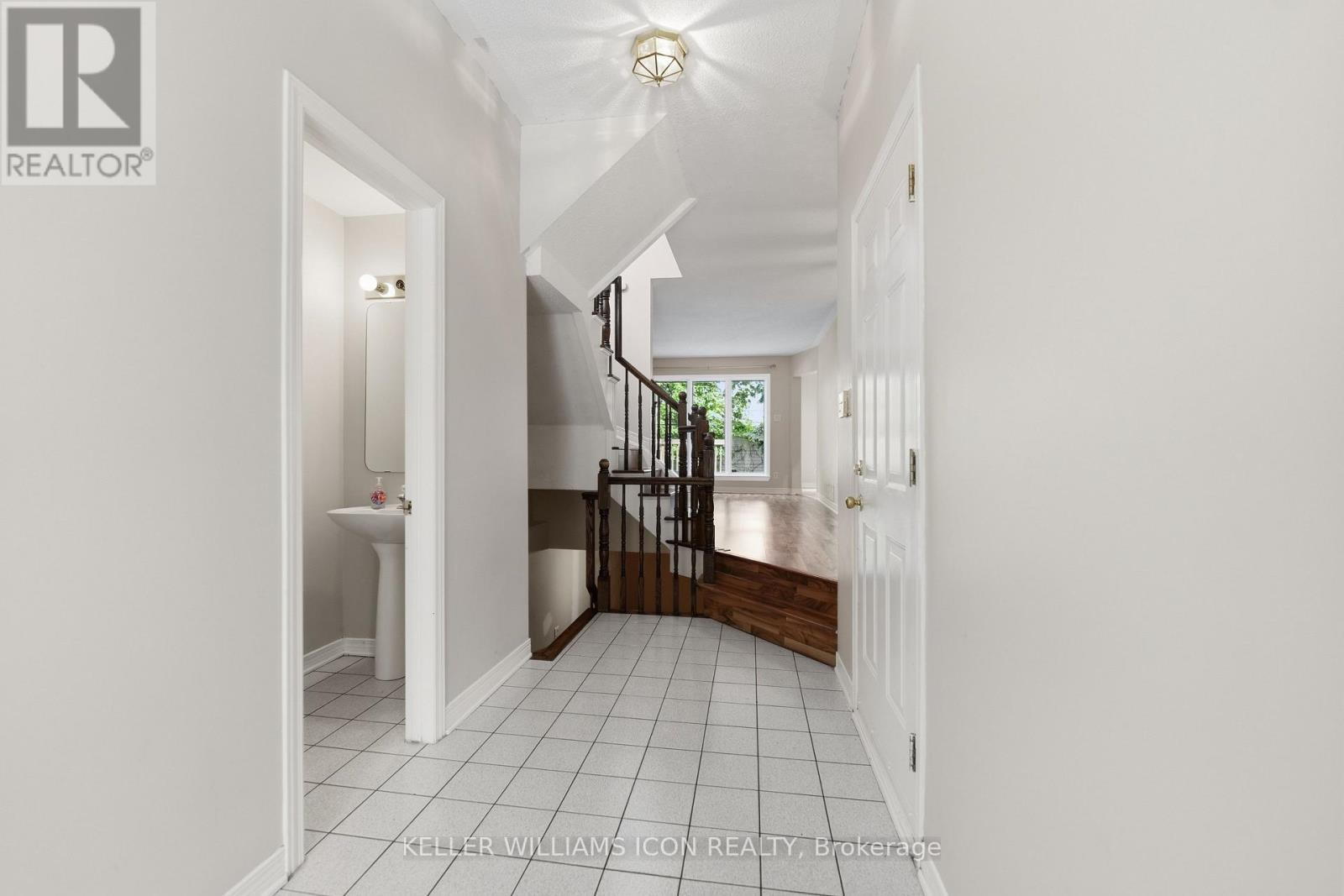 121 THORNBURY CRESCENT - 5