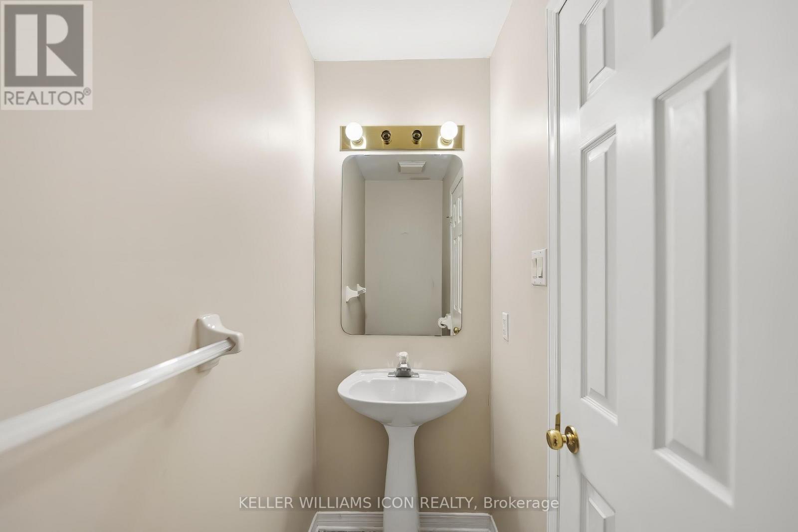 121 THORNBURY CRESCENT - 6