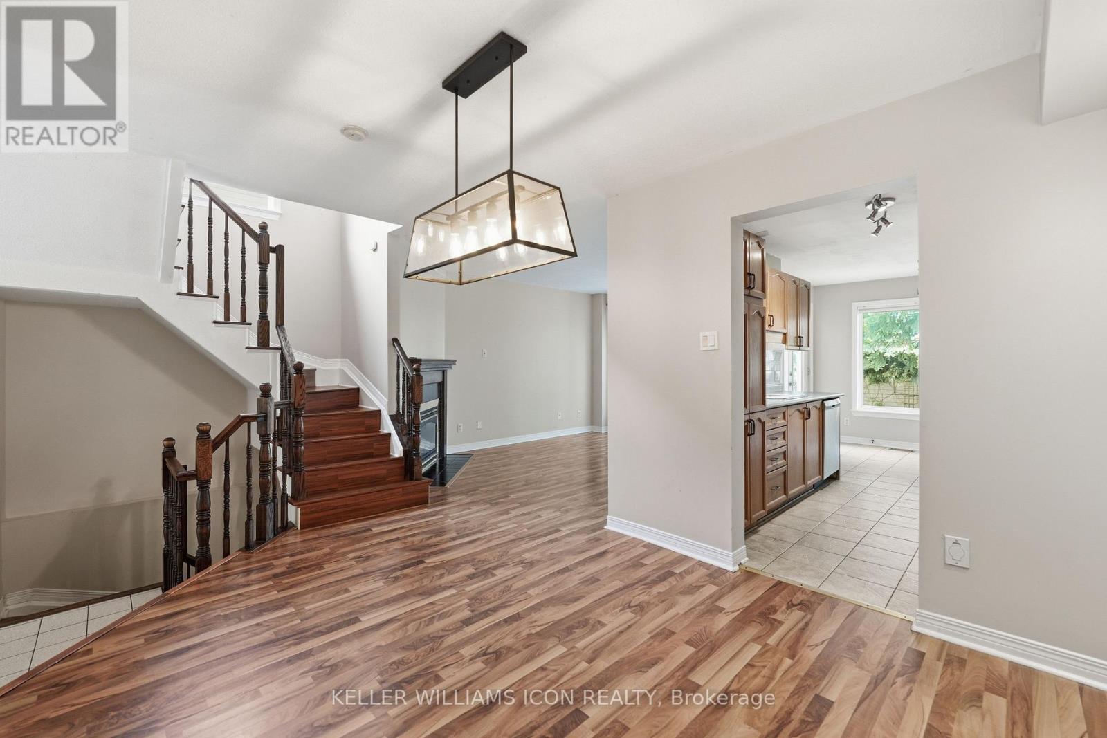 121 THORNBURY CRESCENT - Image 9