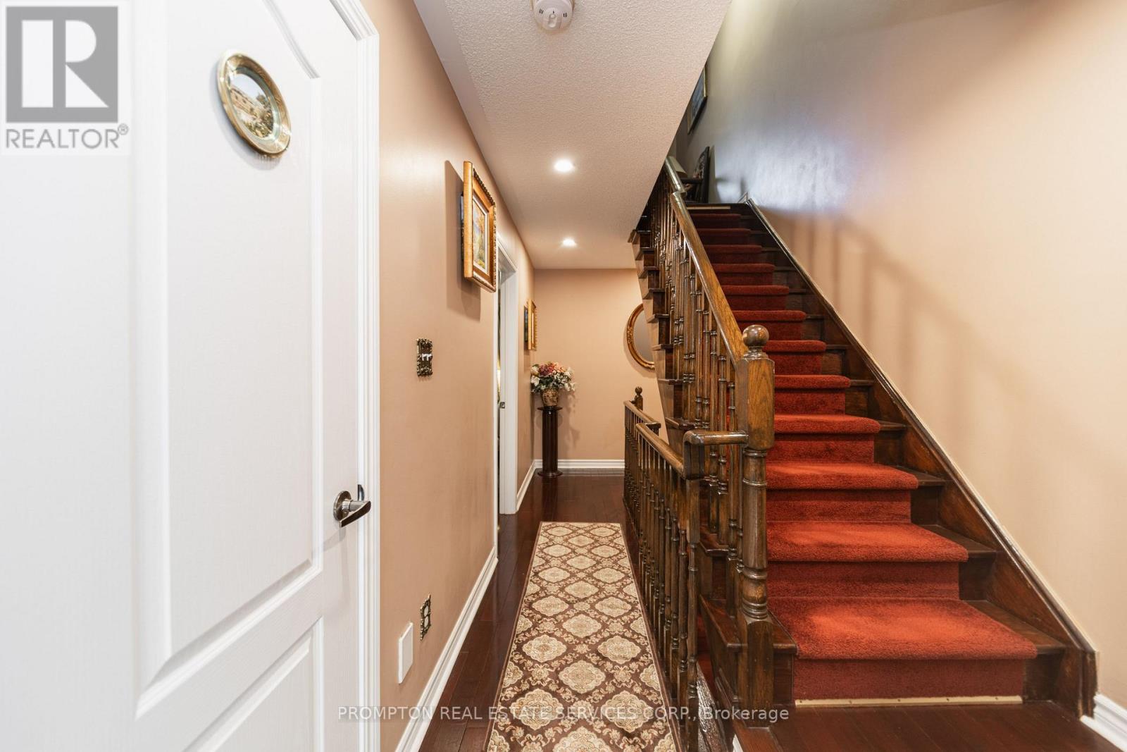 25 ROUTLIFFE LANE - 13