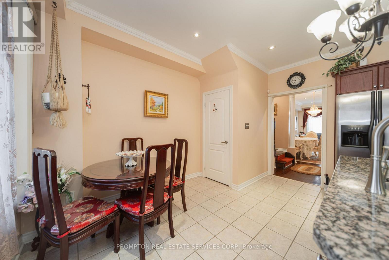 25 ROUTLIFFE LANE - 5