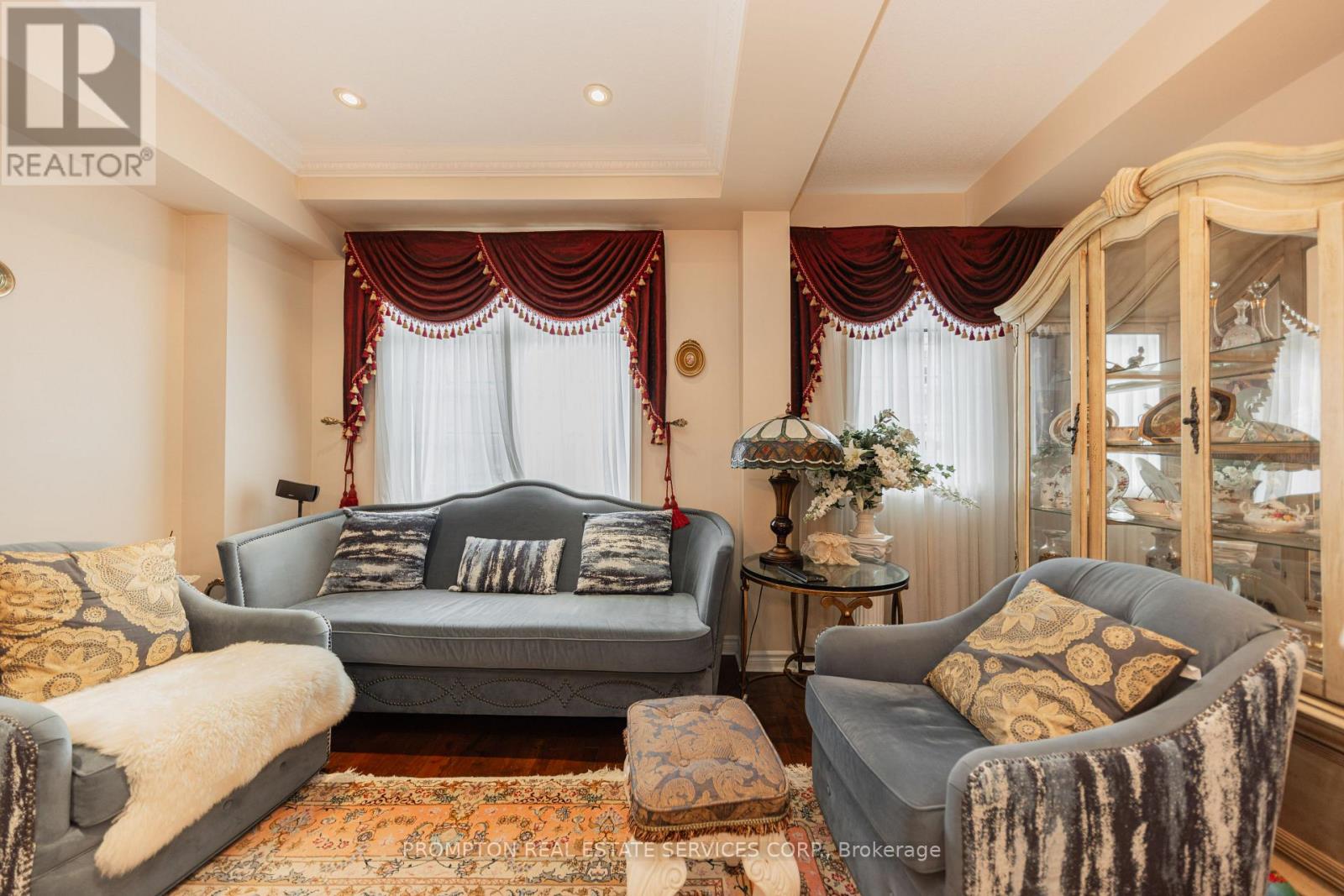 25 ROUTLIFFE LANE - 8
