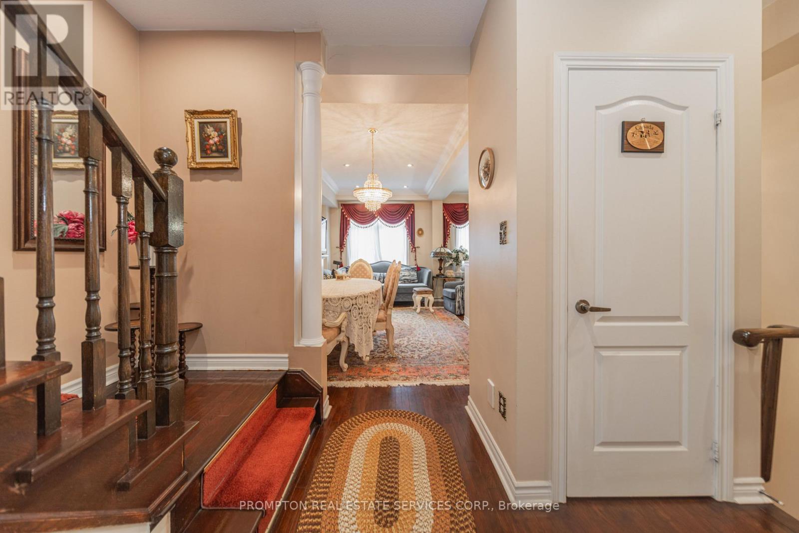 25 ROUTLIFFE LANE - 9