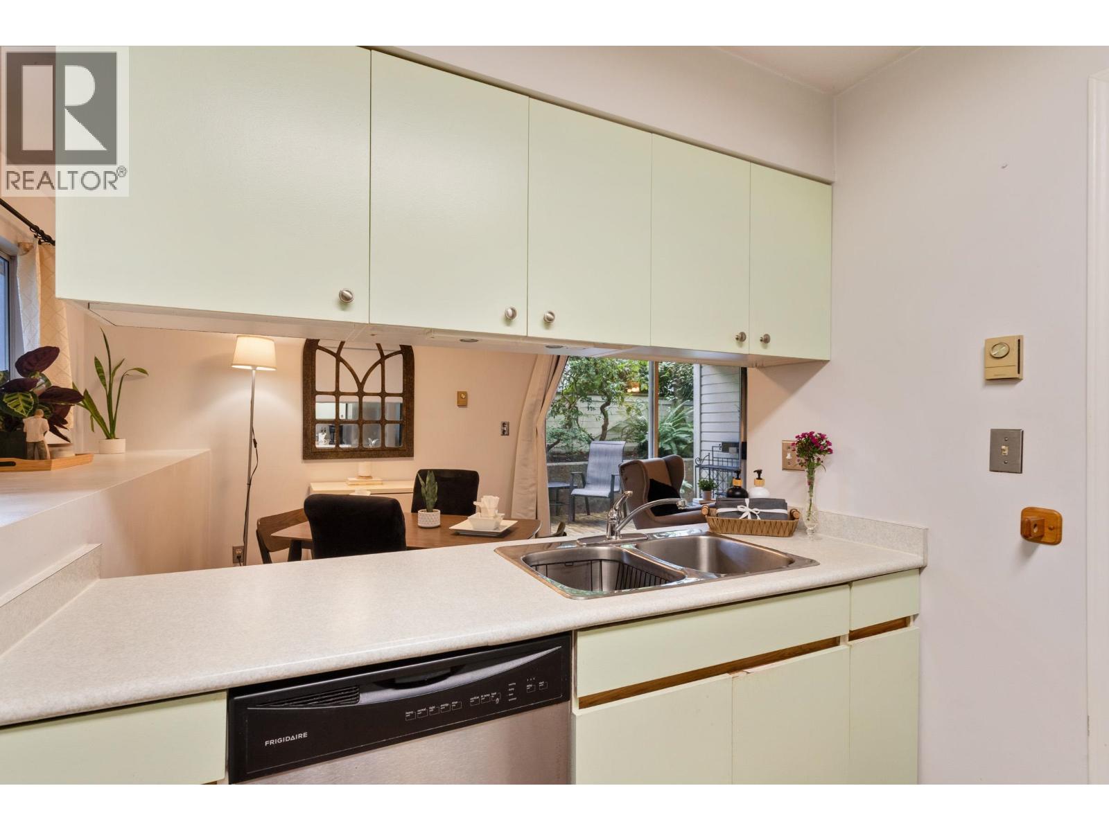2 Bed, 2 Bath Apartment for Sale in Vancouver – 101 3270 W 4TH AVENUE, Vancouver – MLS# R3151054 - Image 11