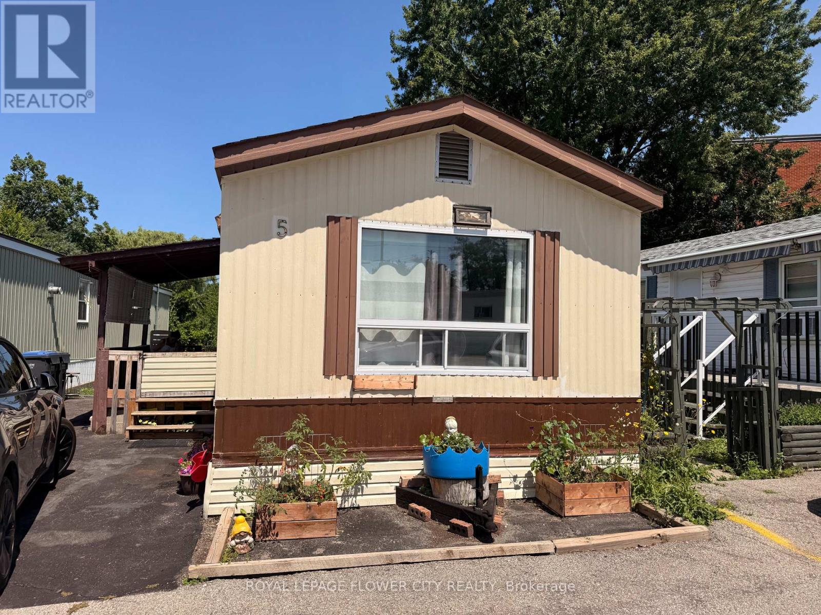 #5 3233 DERRY ROAD E - 16