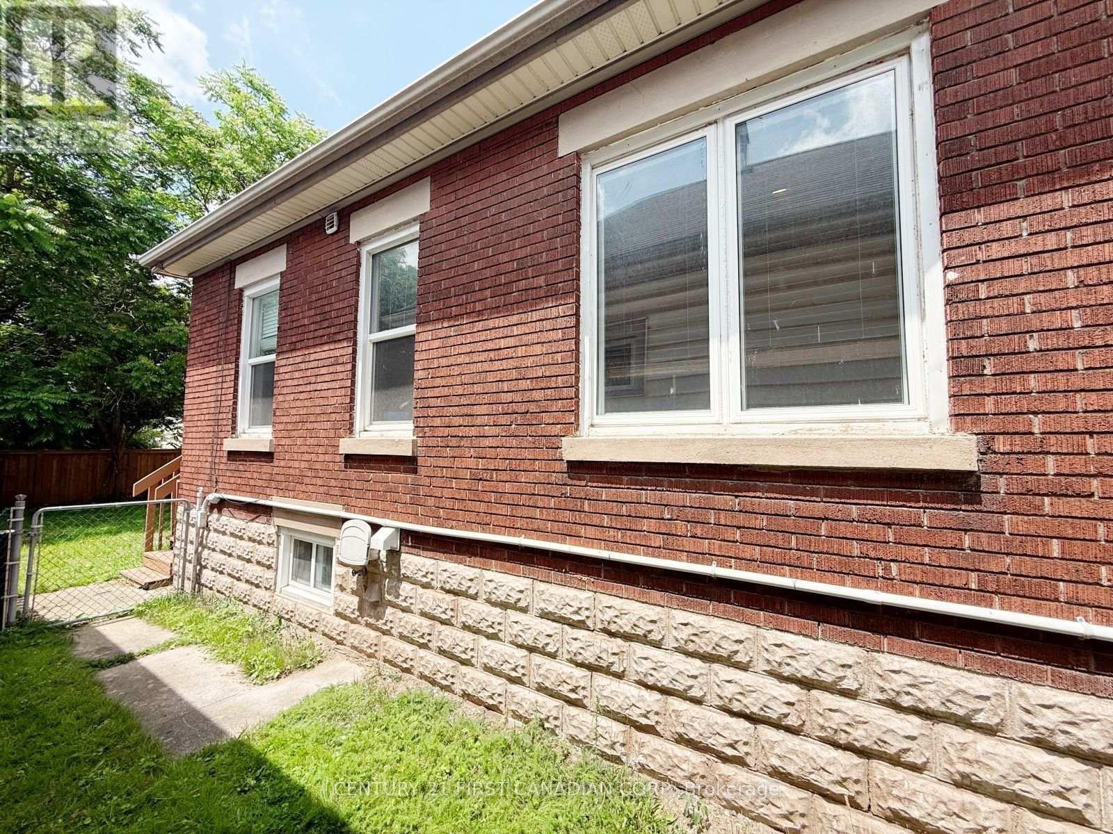 827 QUEBEC STREET - 35