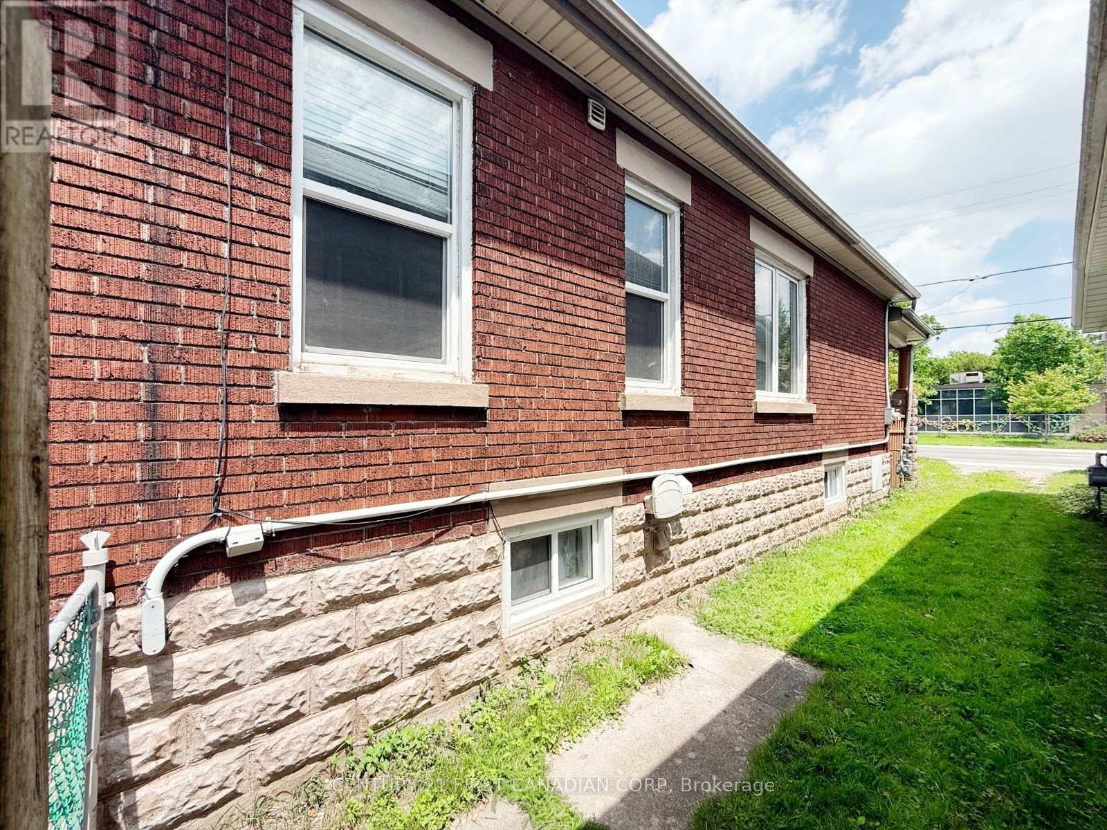 827 QUEBEC STREET - 36