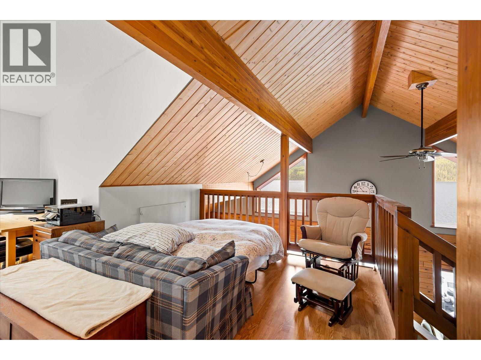 3546 MABEL LAKE Road - 32