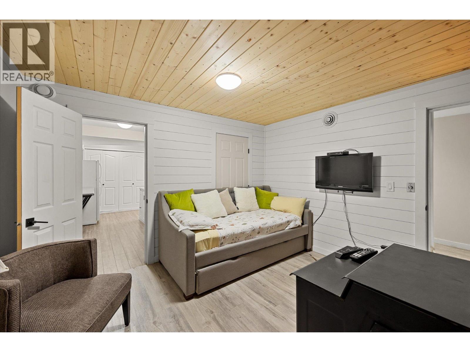 3546 MABEL LAKE Road - 41