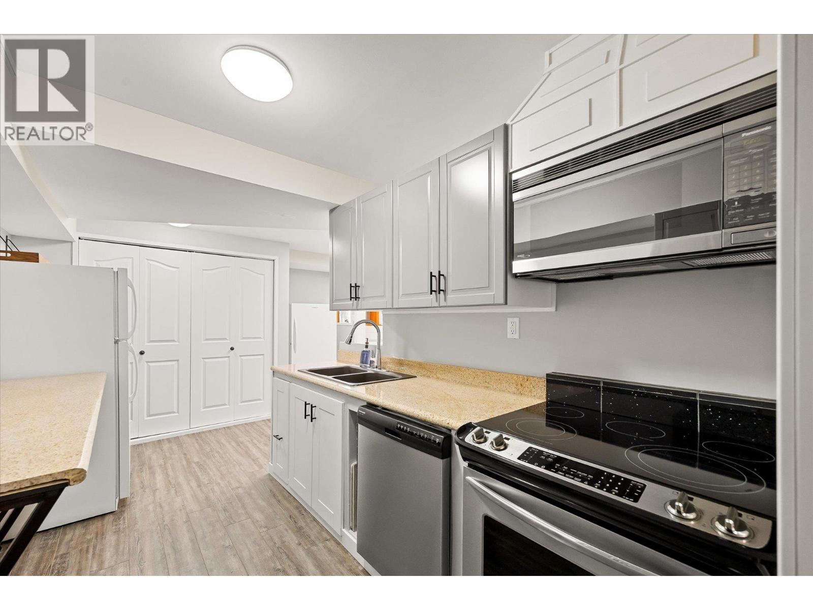 3546 MABEL LAKE Road - 42
