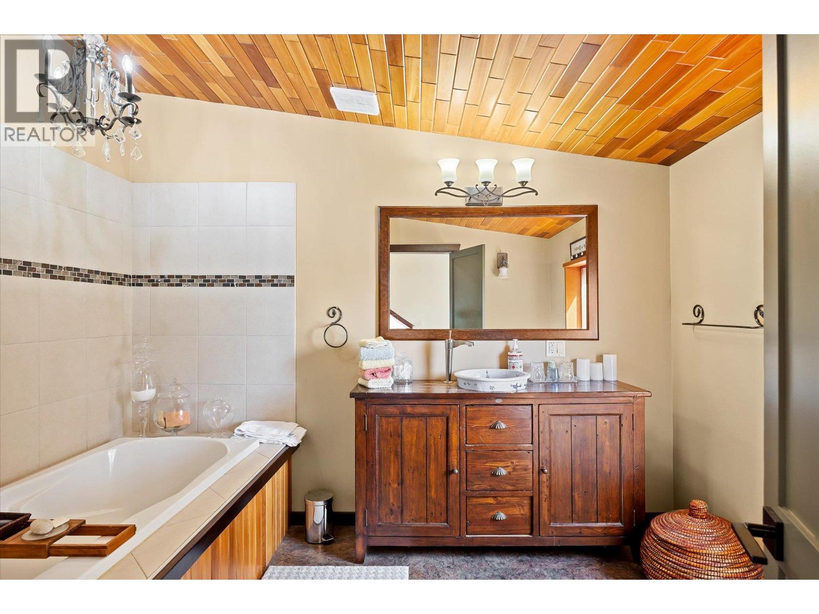 3546 MABEL LAKE Road - 37