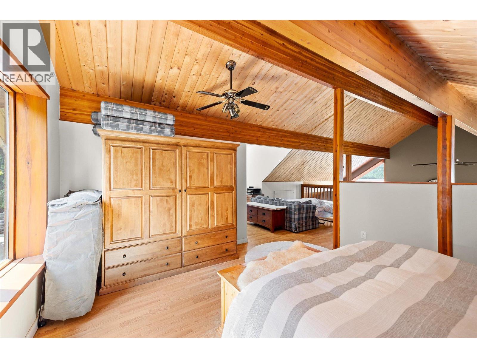 3546 MABEL LAKE Road - 36