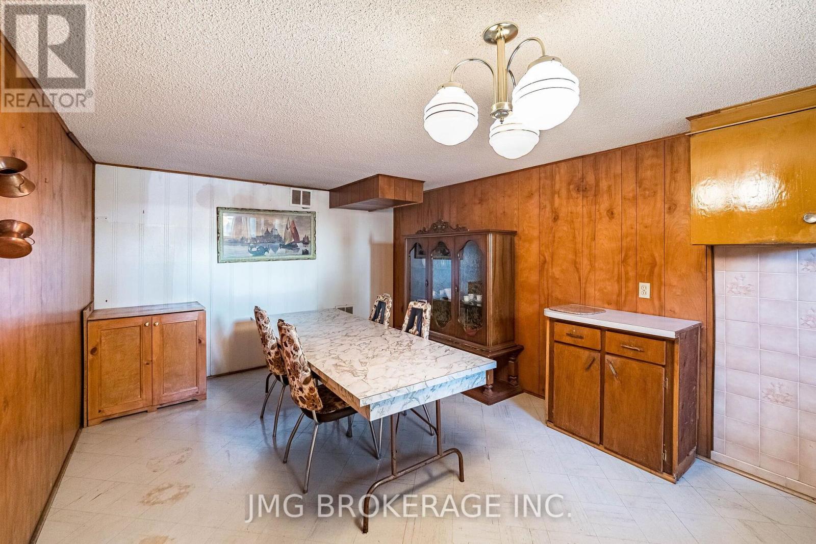 53 FOXRUN AVENUE - 32