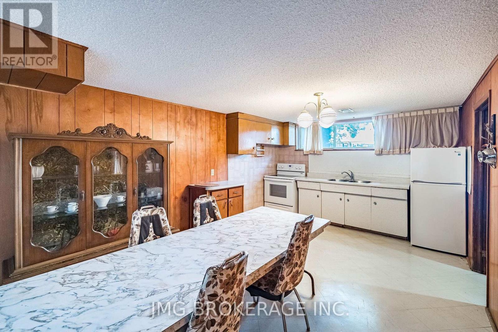 53 FOXRUN AVENUE - 33