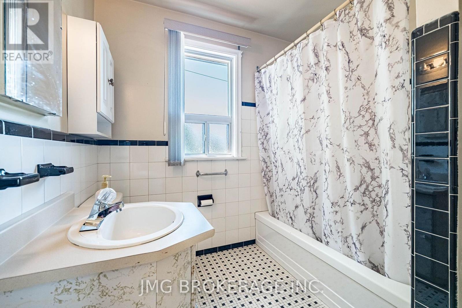 53 FOXRUN AVENUE - 26