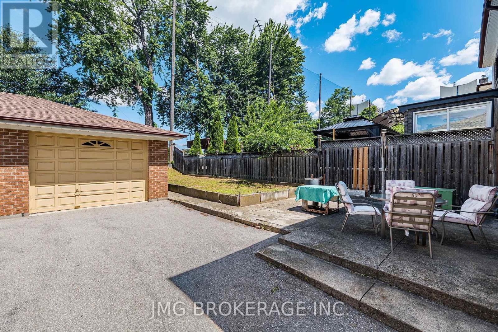 53 FOXRUN AVENUE - 40