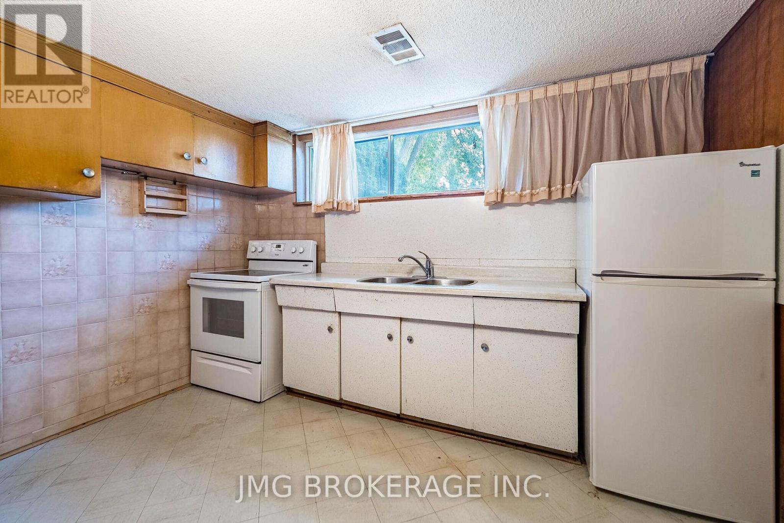 53 FOXRUN AVENUE - Image 34