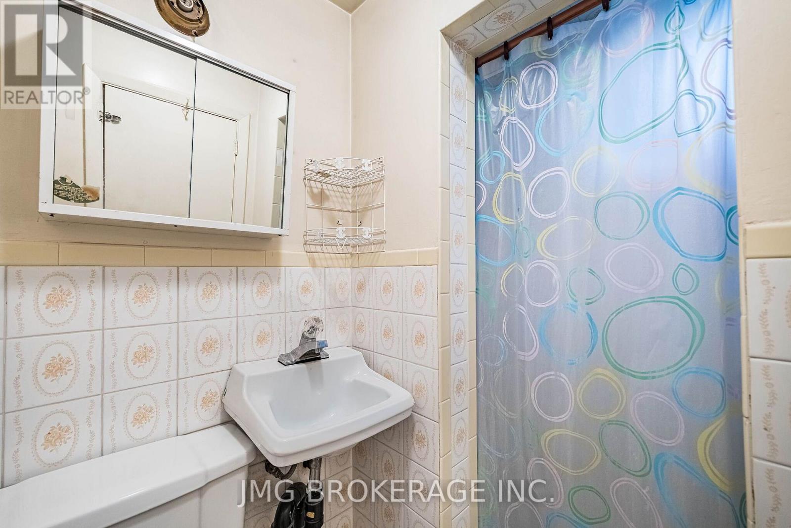 53 FOXRUN AVENUE - 38