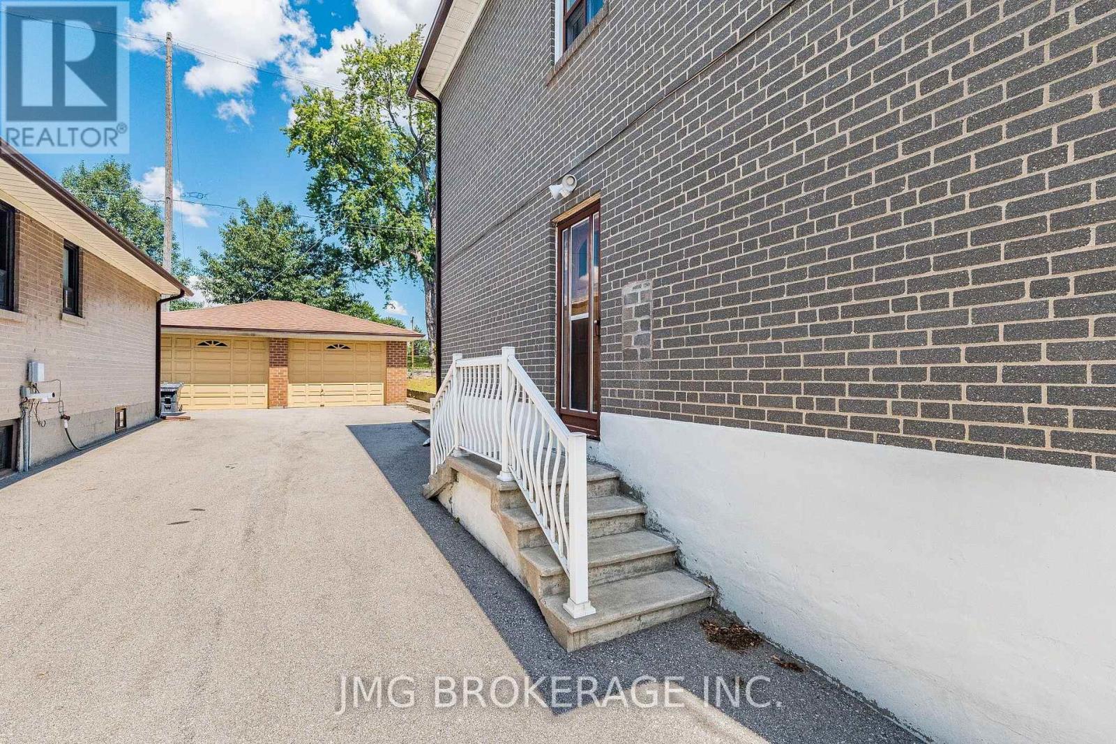 53 FOXRUN AVENUE - Image 39