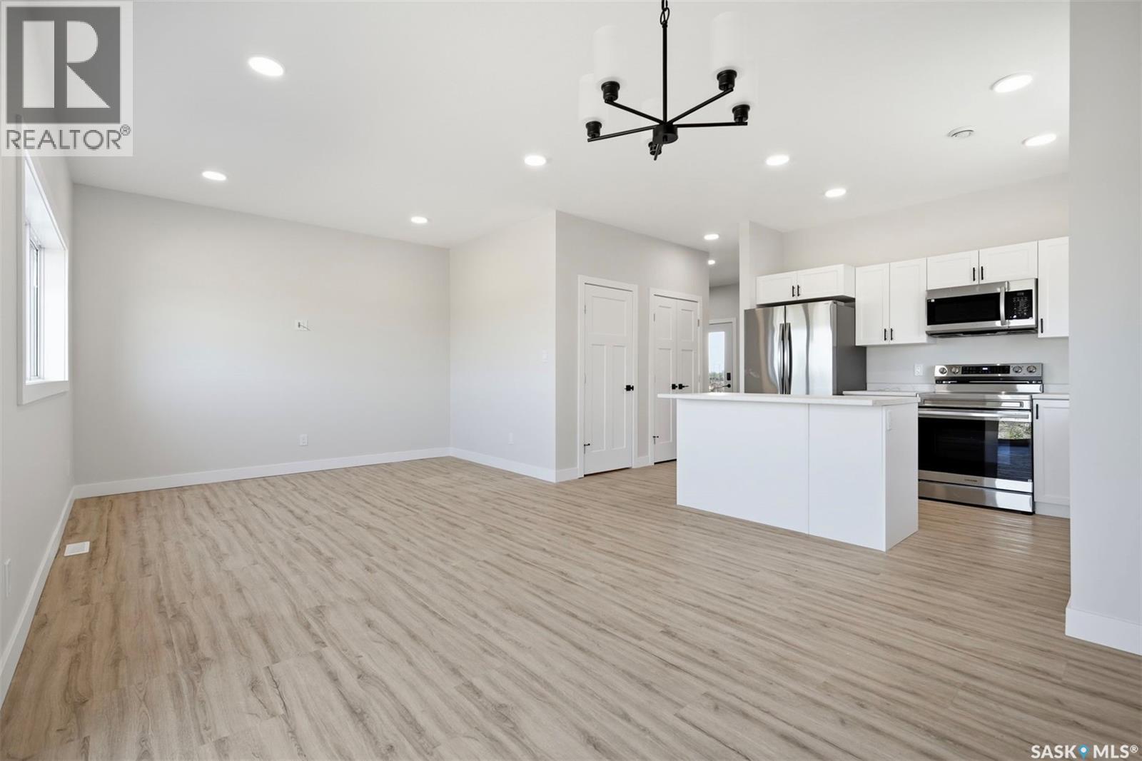 145 Emma CRESCENT - 10