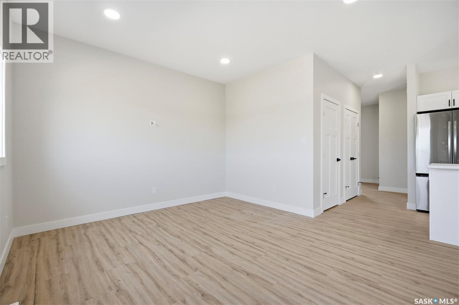 145 Emma CRESCENT - 11