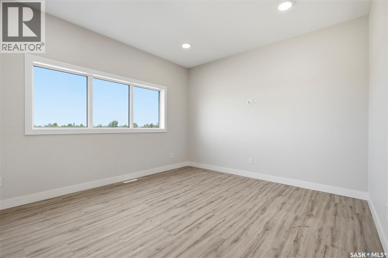 145 Emma CRESCENT - 12