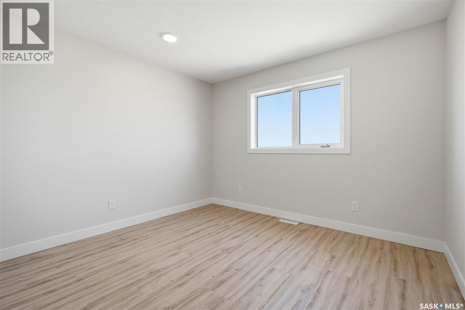 145 Emma CRESCENT - 24