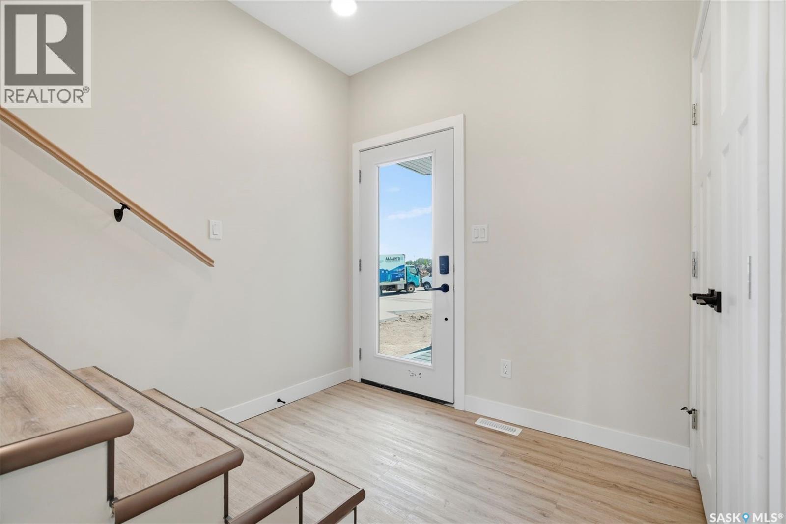 145 Emma CRESCENT - 4