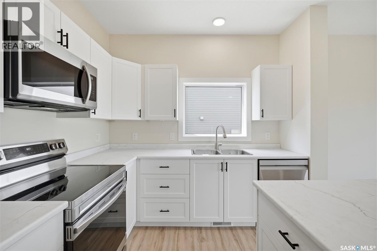 145 Emma CRESCENT - 6