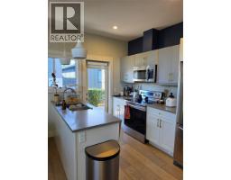 Kitchen - 726 Coopland Crescent Unit# 2, Kelowna, BC V1Y2V1 Photo 9