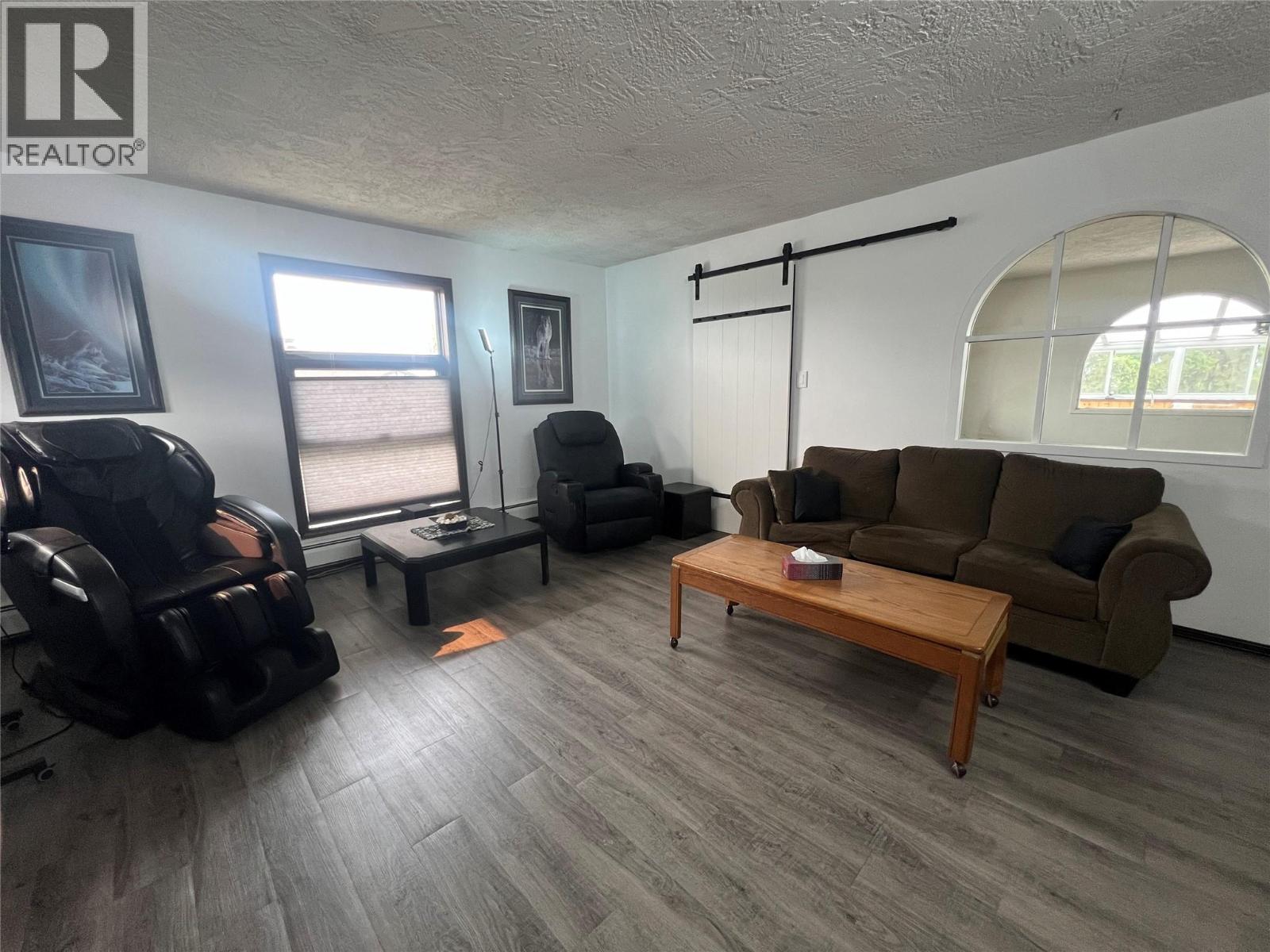 808 96 Avenue - 8