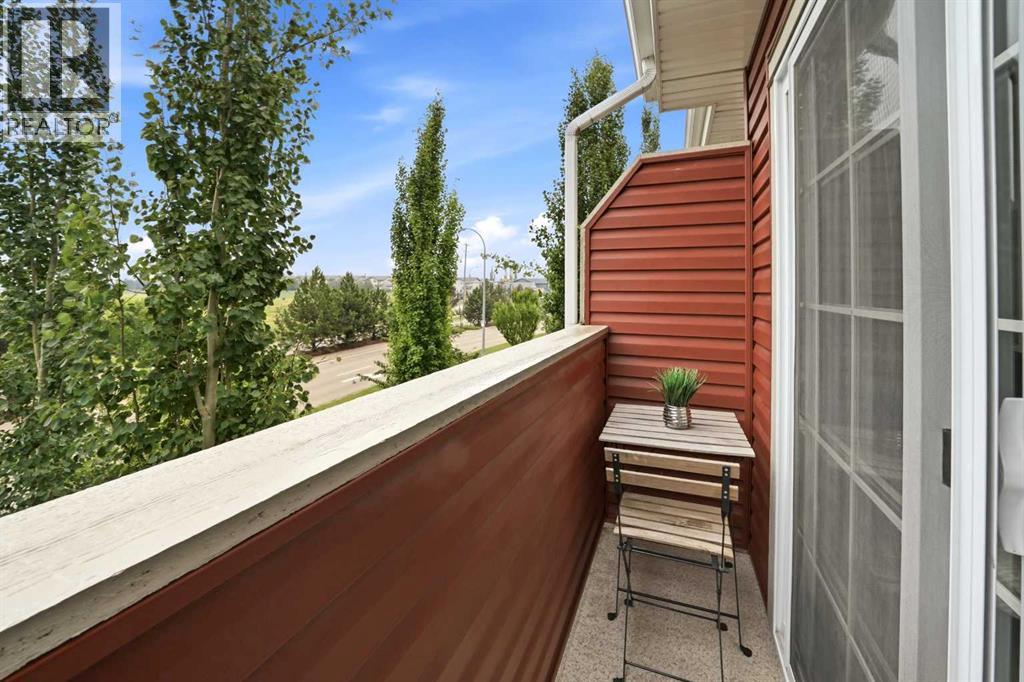 27 Golden Crescent, Red Deer